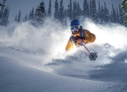 险胜首场状态出色，FPX观众沸腾！，穆古鲁扎重返赛场再创辉煌时刻